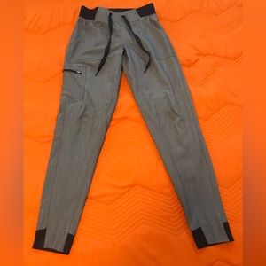 Adar scrub pants XXS petite jogger in denim color.